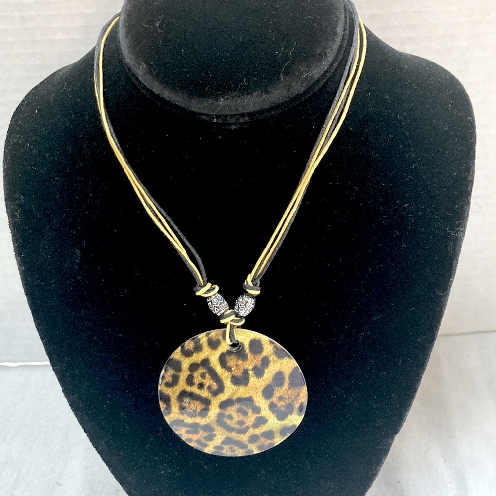 Mother of Pearl Shell 3D Cheetah Hand Painted Charm Pendant Boho Necklace 11 in